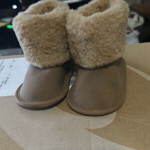 Brown fur lined toddler boots